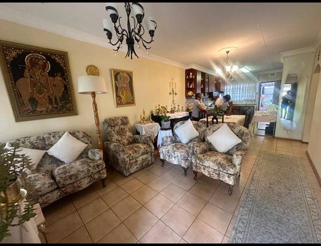 2 BEDROOM SIMPLEX FOR SALE IN MONTCLAIR